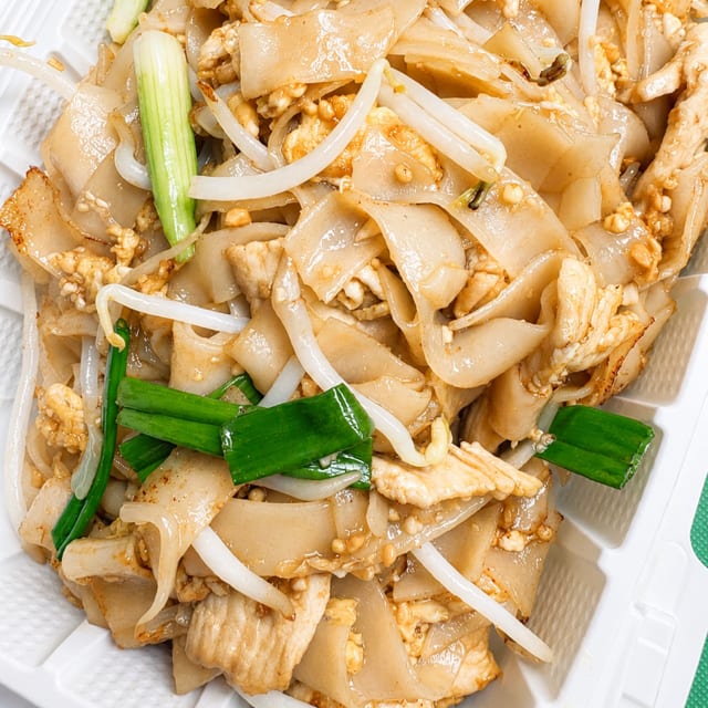 Chicken Noodle (Gai Kua).